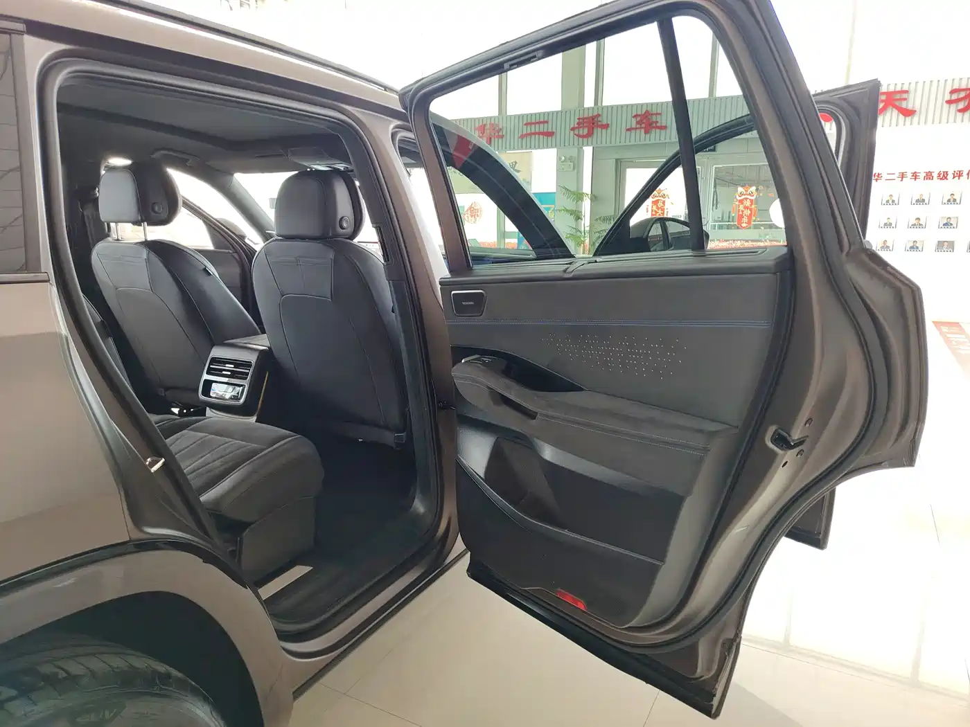 Volkswagen Teramont 2025 Teramont Pro 450TSI 4WD Summit Edition фото 5
