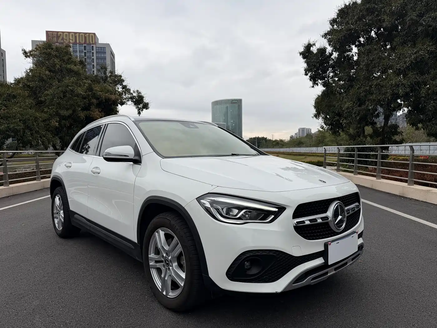 MERCEDES-BENZ GLA