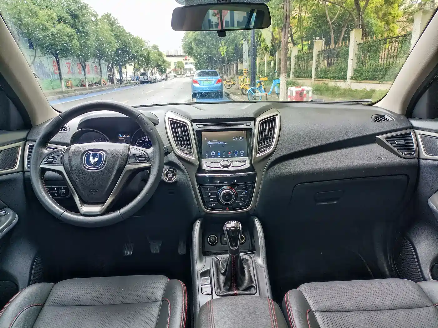 Фото 24 - Changan CS75