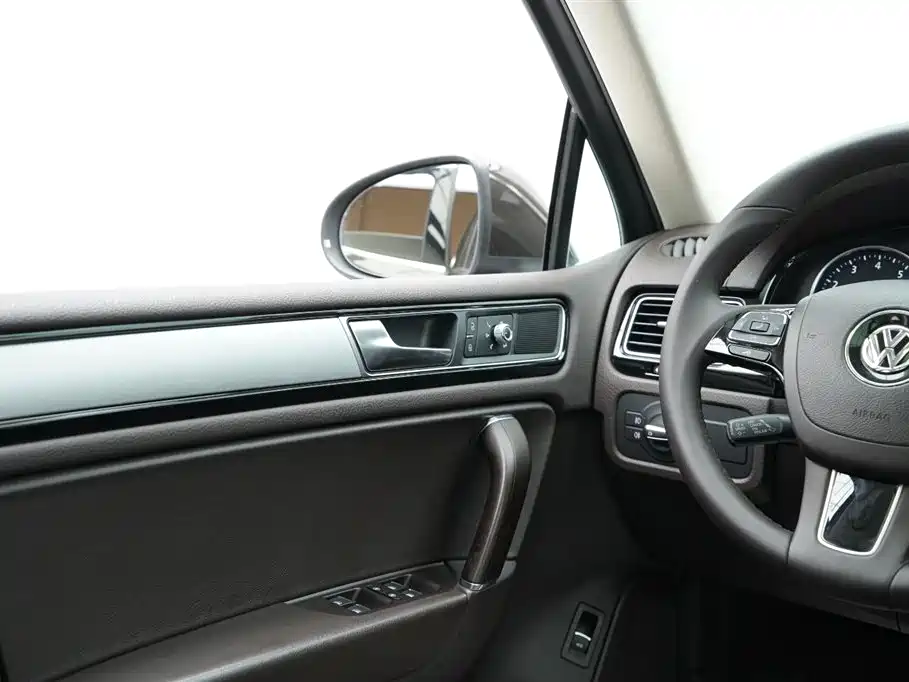 Volkswagen Touareg 2017 3.0TSI Explorer Edition фото 19