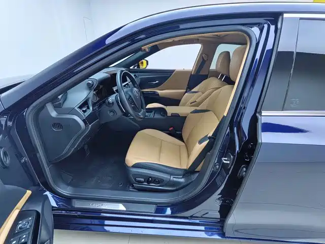 Lexus ES 2022 200 Excellence Edition фото 7
