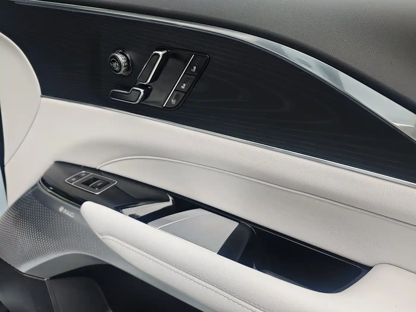 Cadillac IQ Rui Ge 2024 RWD Standard Range Luxury Edition фото 30