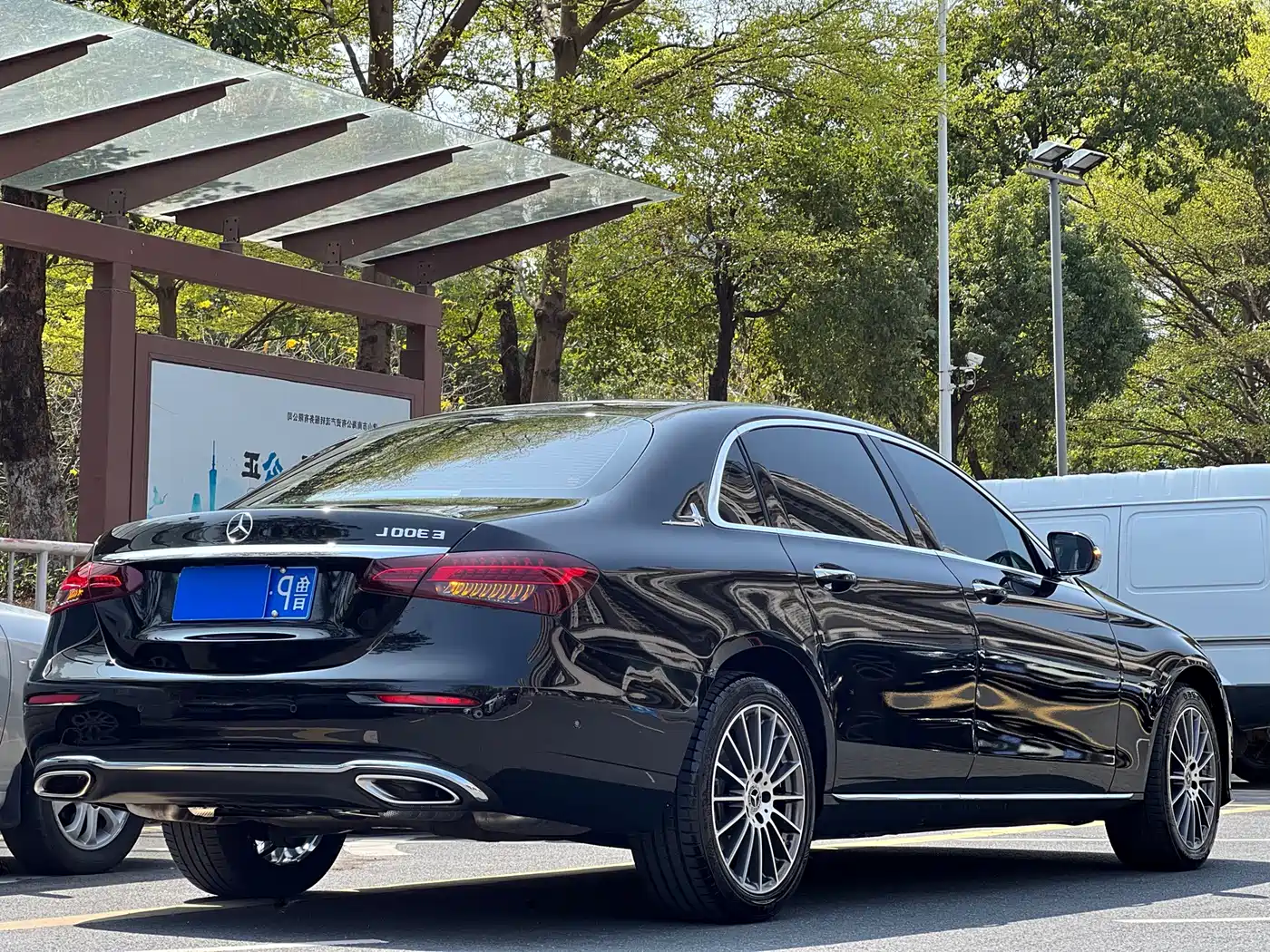 Mercedes-Benz E-Class 2023 E 260 L фото 11
