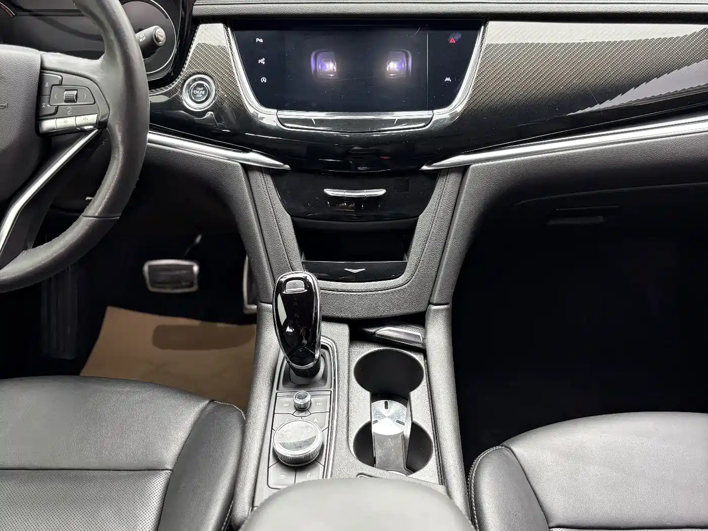 Photo 7 - Cadillac XT6