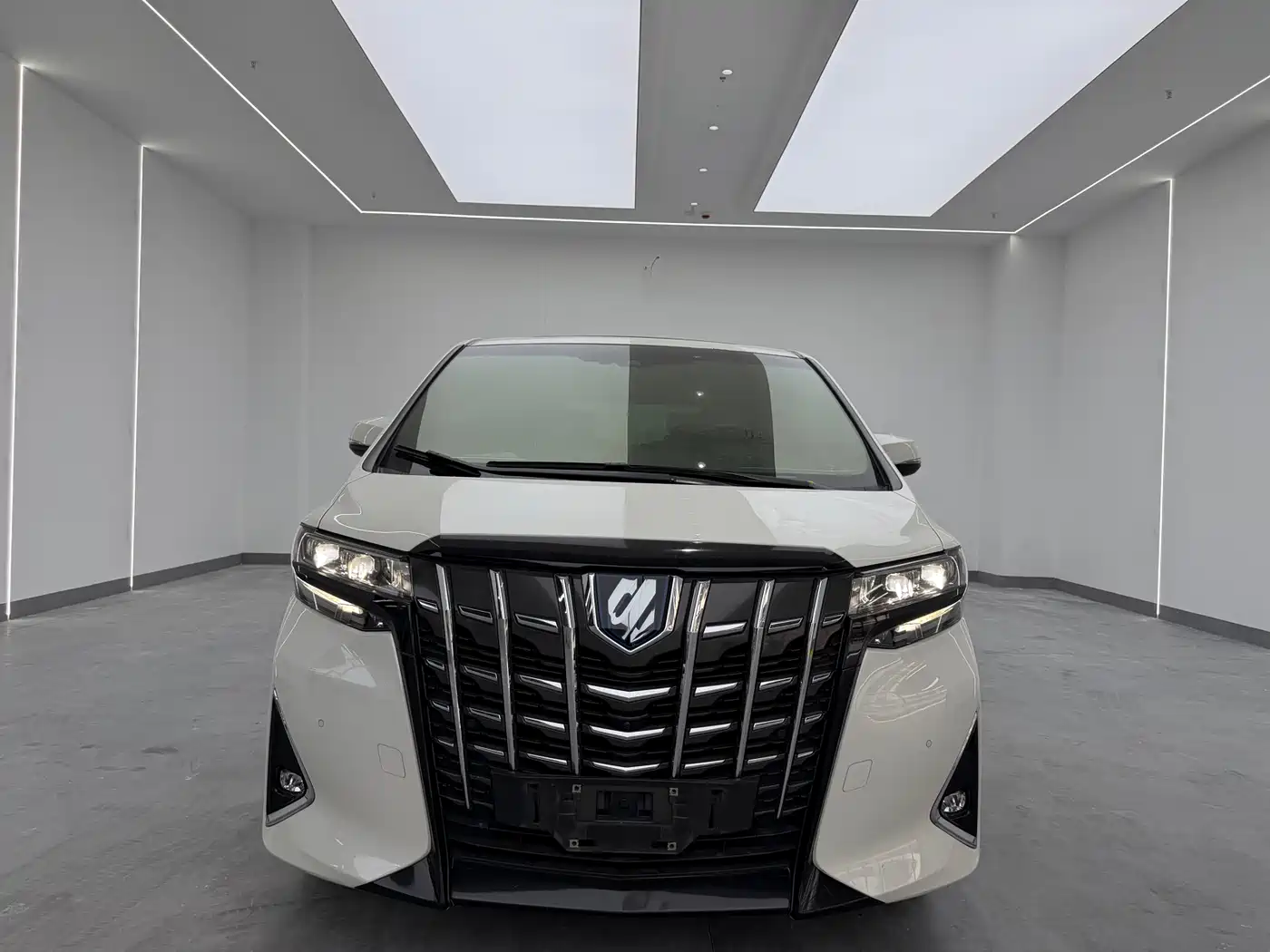 Toyota Alphard 2021 Hybrid 2.5L Premium фото 2