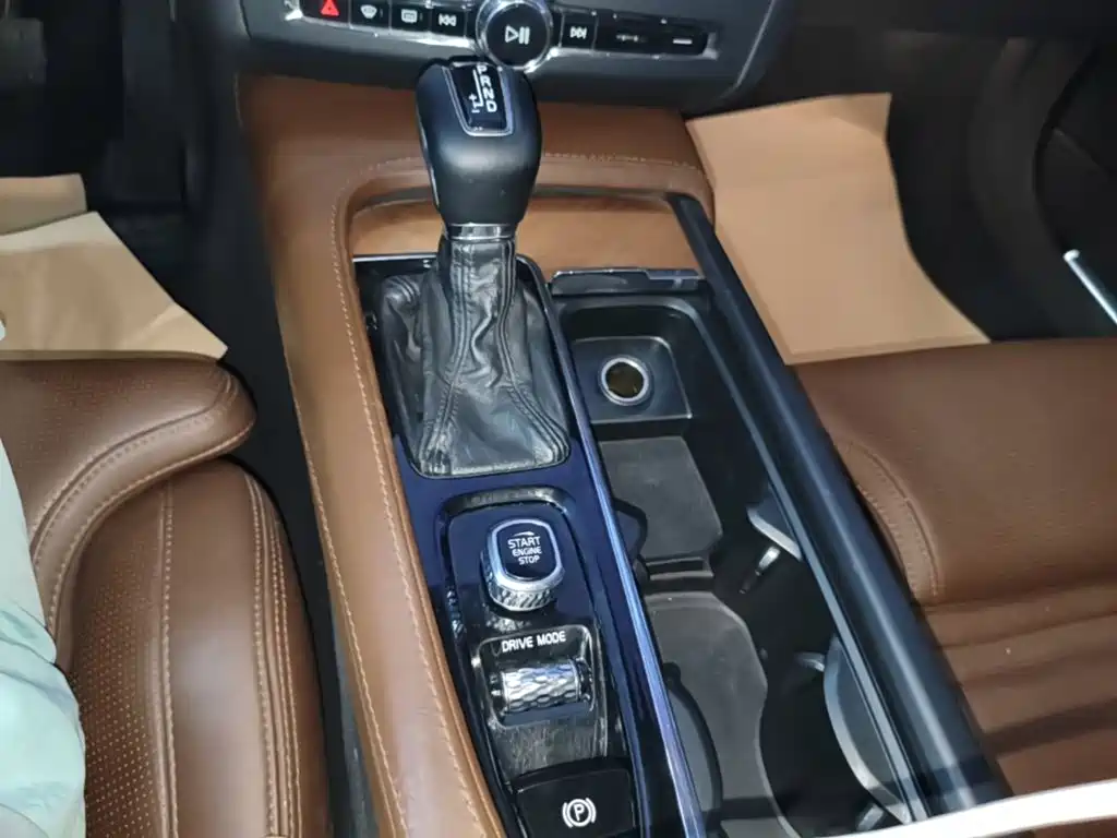 Фото 14 - Volvo S90