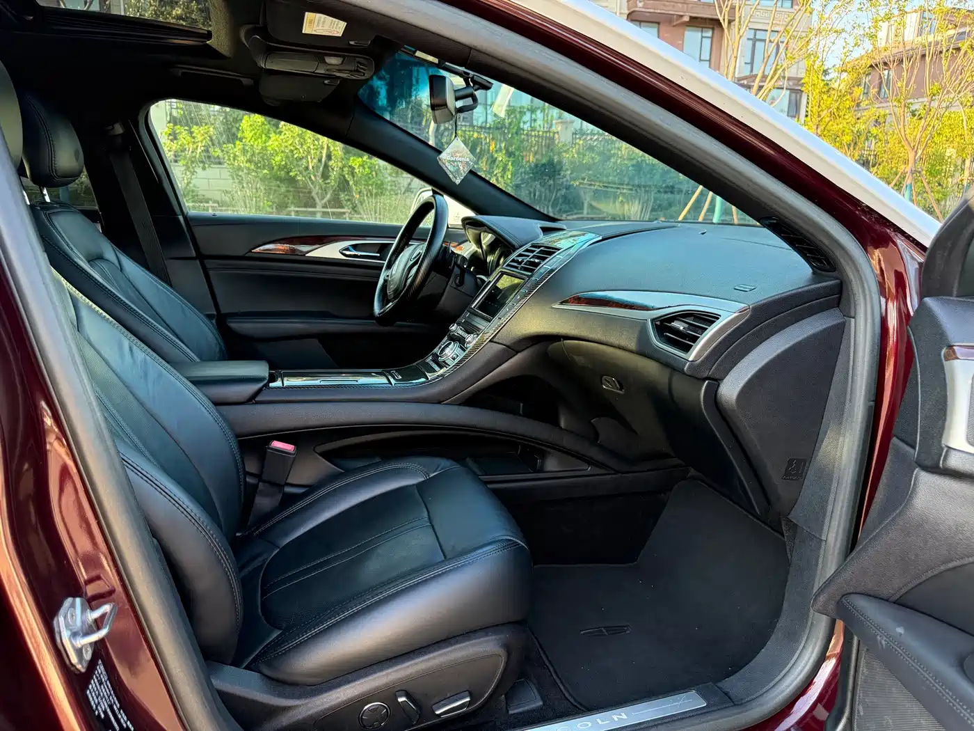 صورة 12 - Lincoln MKZ