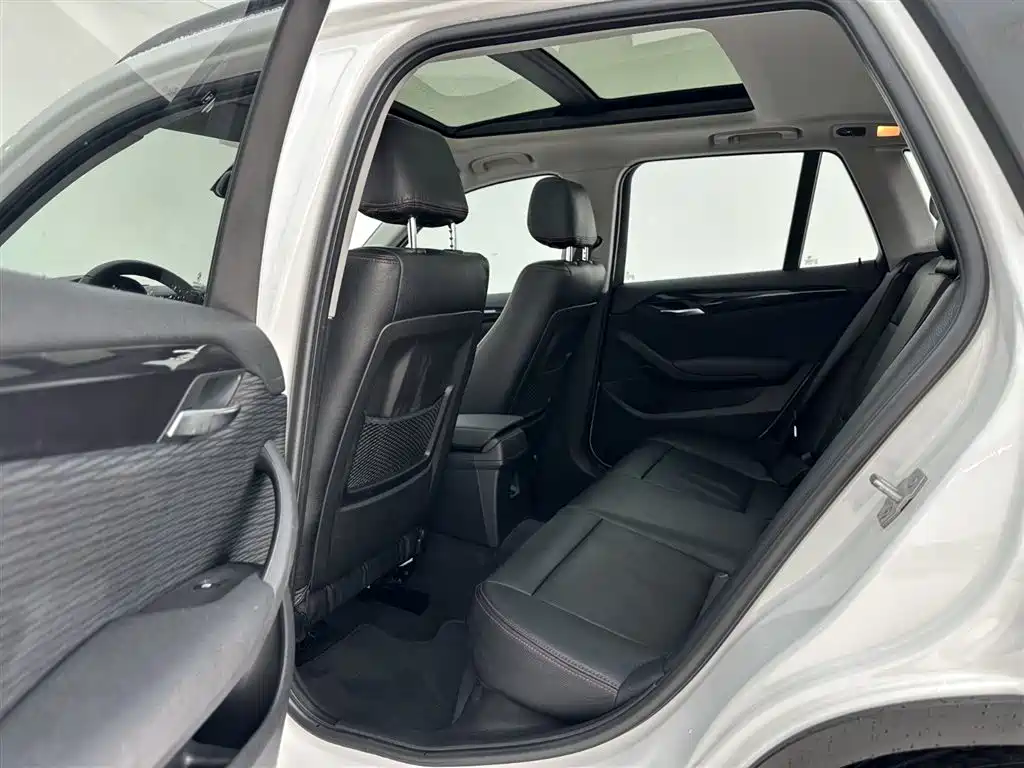 BMW X1 2015 Model sDrive18i Fashion Advanced Edition фото 14