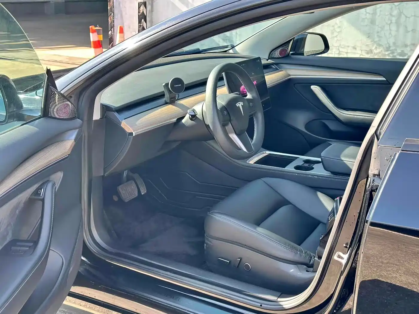 Tesla Model 3 2023 Rear-Wheel Drive фото 3
