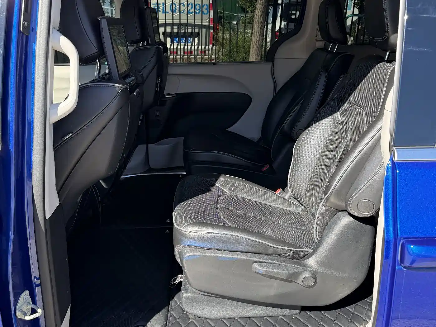 Chrysler Grand Voyager (Import) 2019 2017 3.6L Premium Edition