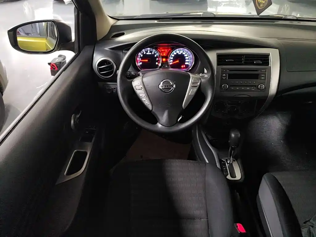 Nissan Livina 2014 2013 Sporty 1.6XV CVT Luxury