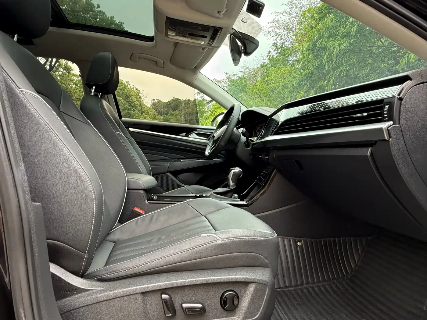 Volkswagen Passat 2022 330TSI Elite Edition фото 7