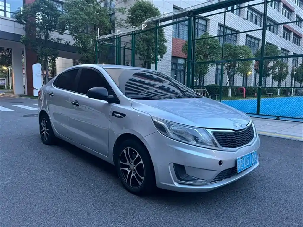 Kia K2 2012 Sedan 1.4L AT GLS Commemorative Edition фото 3