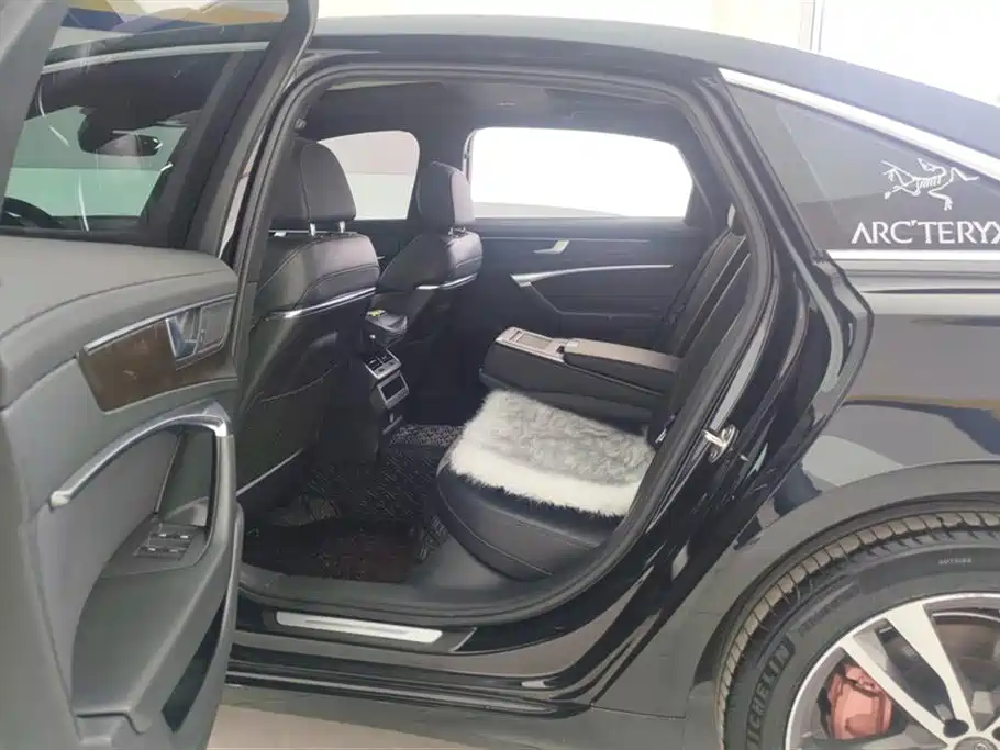 Audi A6L 2021 40 TFSI Luxury Sport фото 11