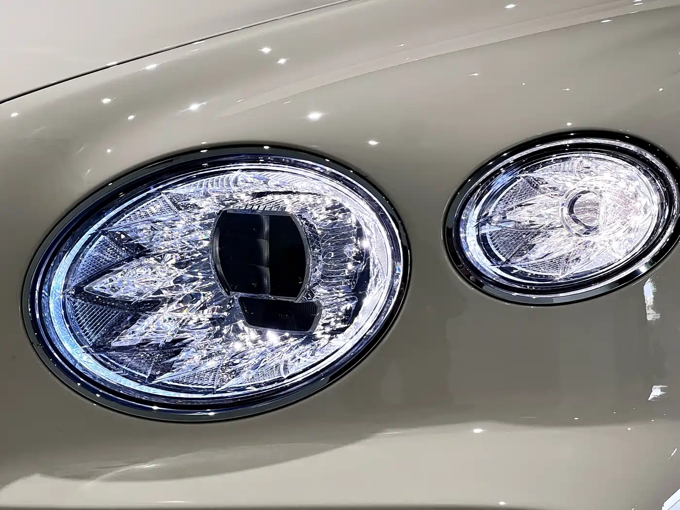 BENTLEY TIMYUE PLUG IN HYBRID