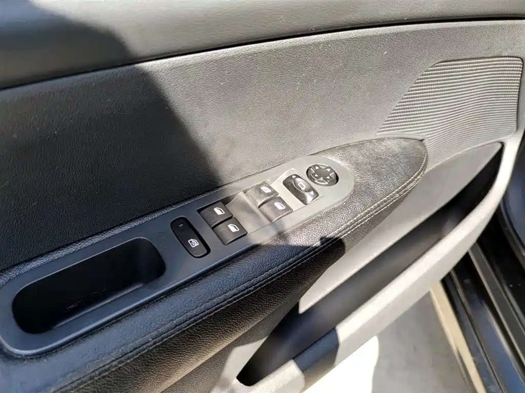 Peugeot 308 2013 Model 1.6L Automatic Superior Style фото 15