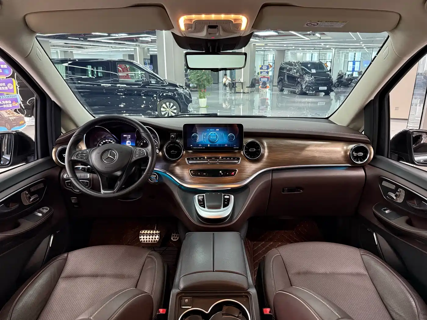 Mercedes-Benz V-Class 2022 V 260 L Long Wheelbase Luxury Edition фото 16