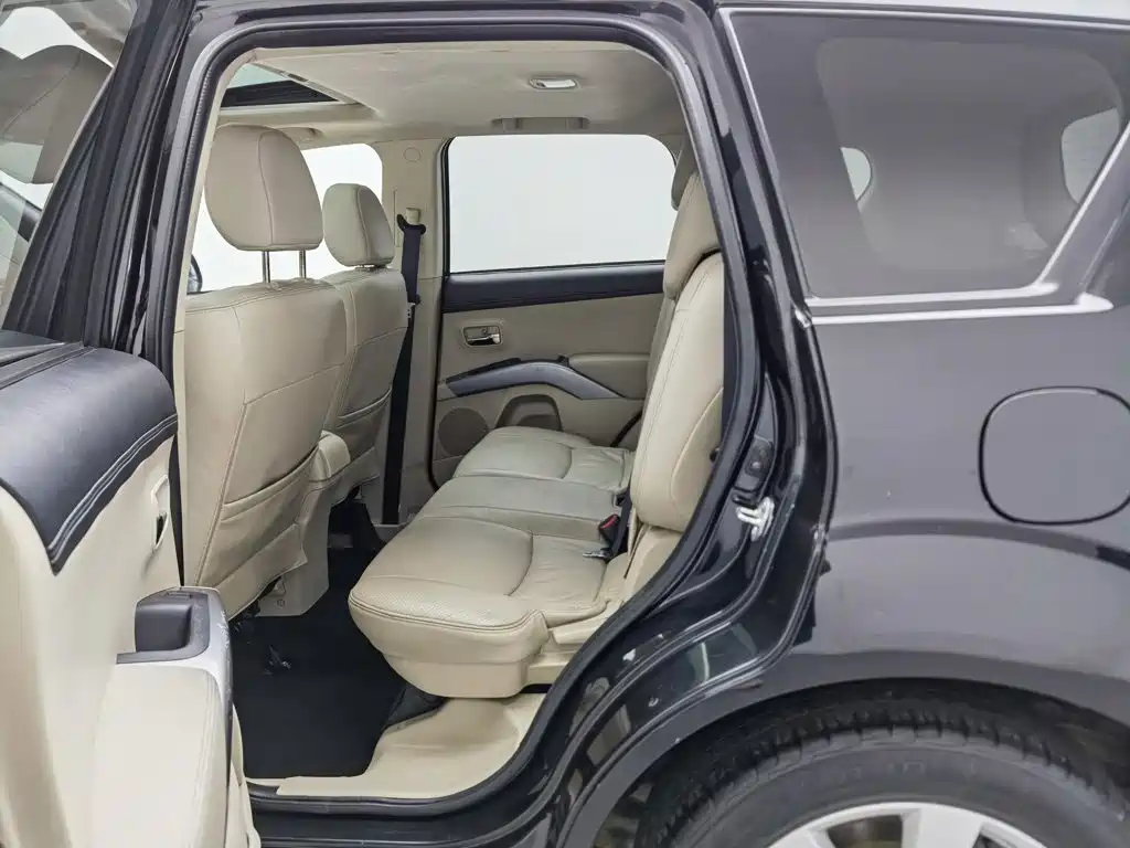 Mitsubishi Outlander (Import) 2009 2010 Outlander 2.4 Fashion Edition