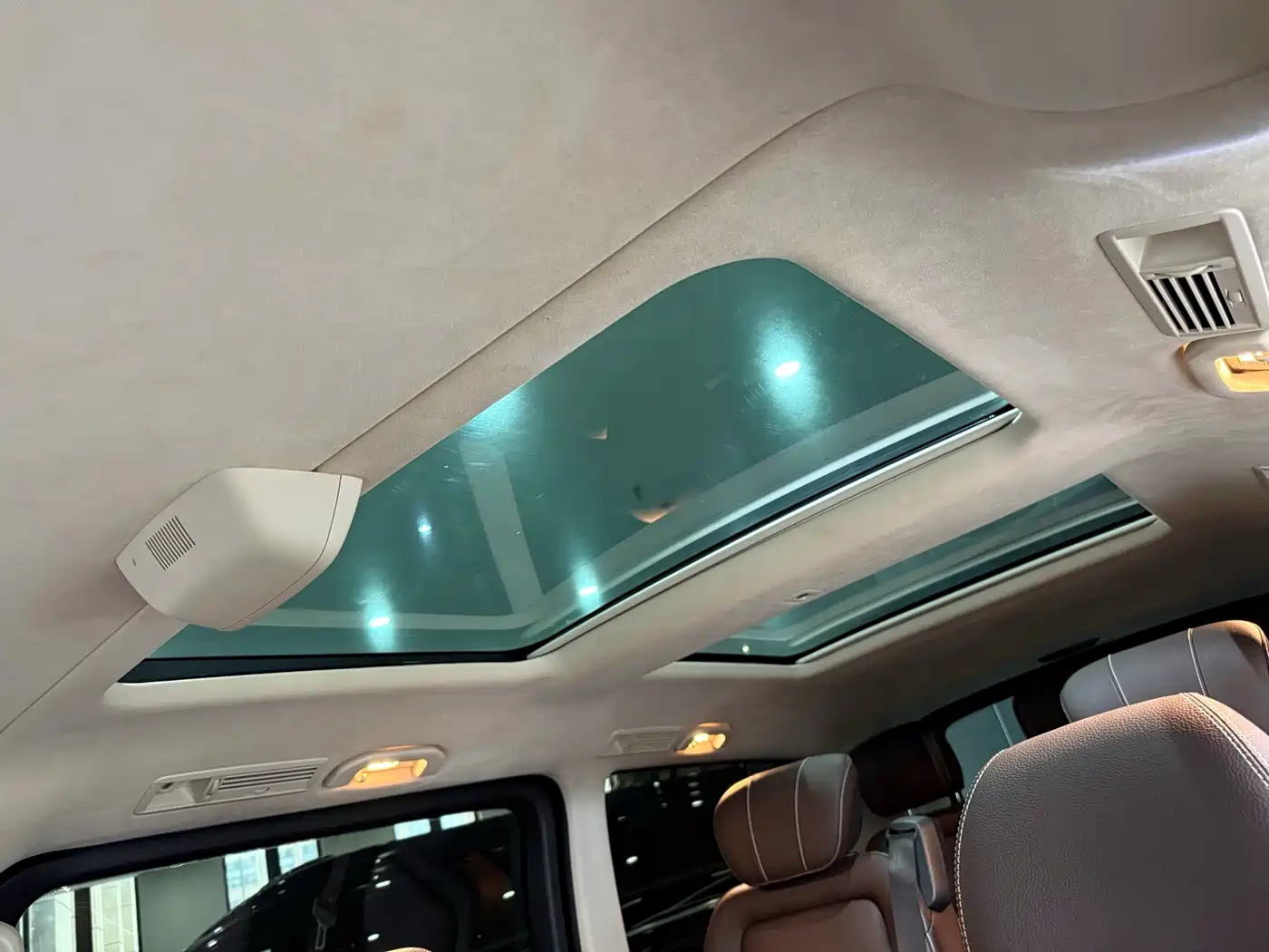 Mercedes-Benz V-Class 2022 V 260 L Long Wheelbase Luxury Edition фото 20