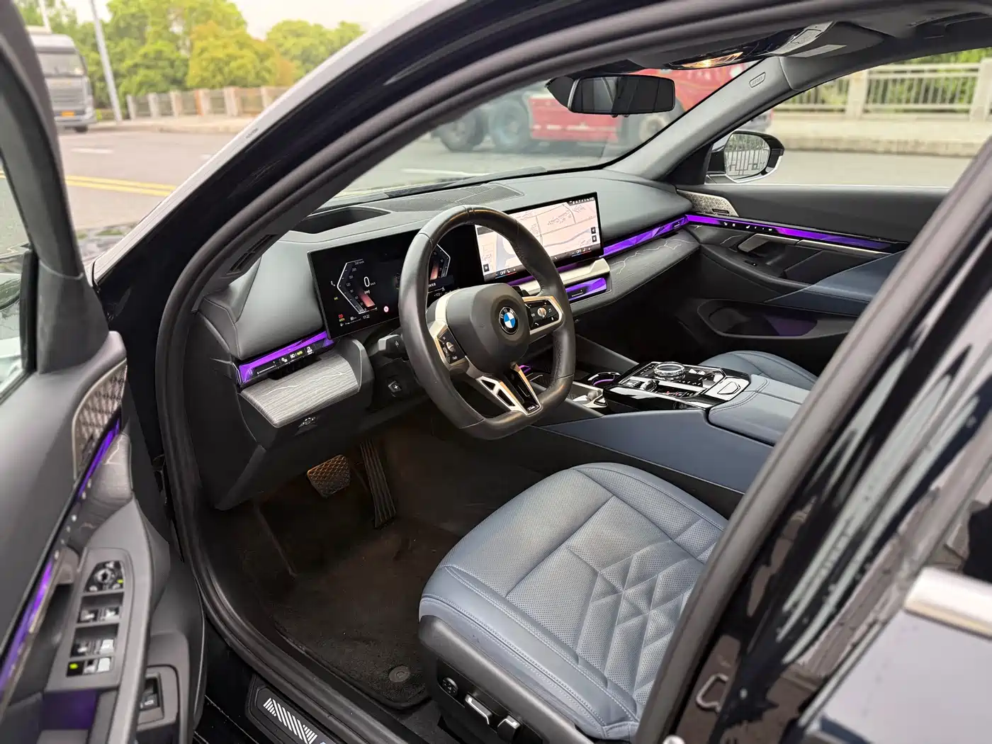 BMW 5 Series 2024 530Li Premium Luxury Package фото 3