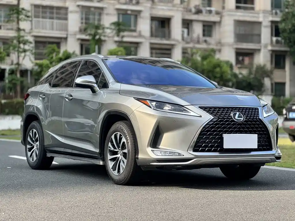 Фото 3 - Lexus RX