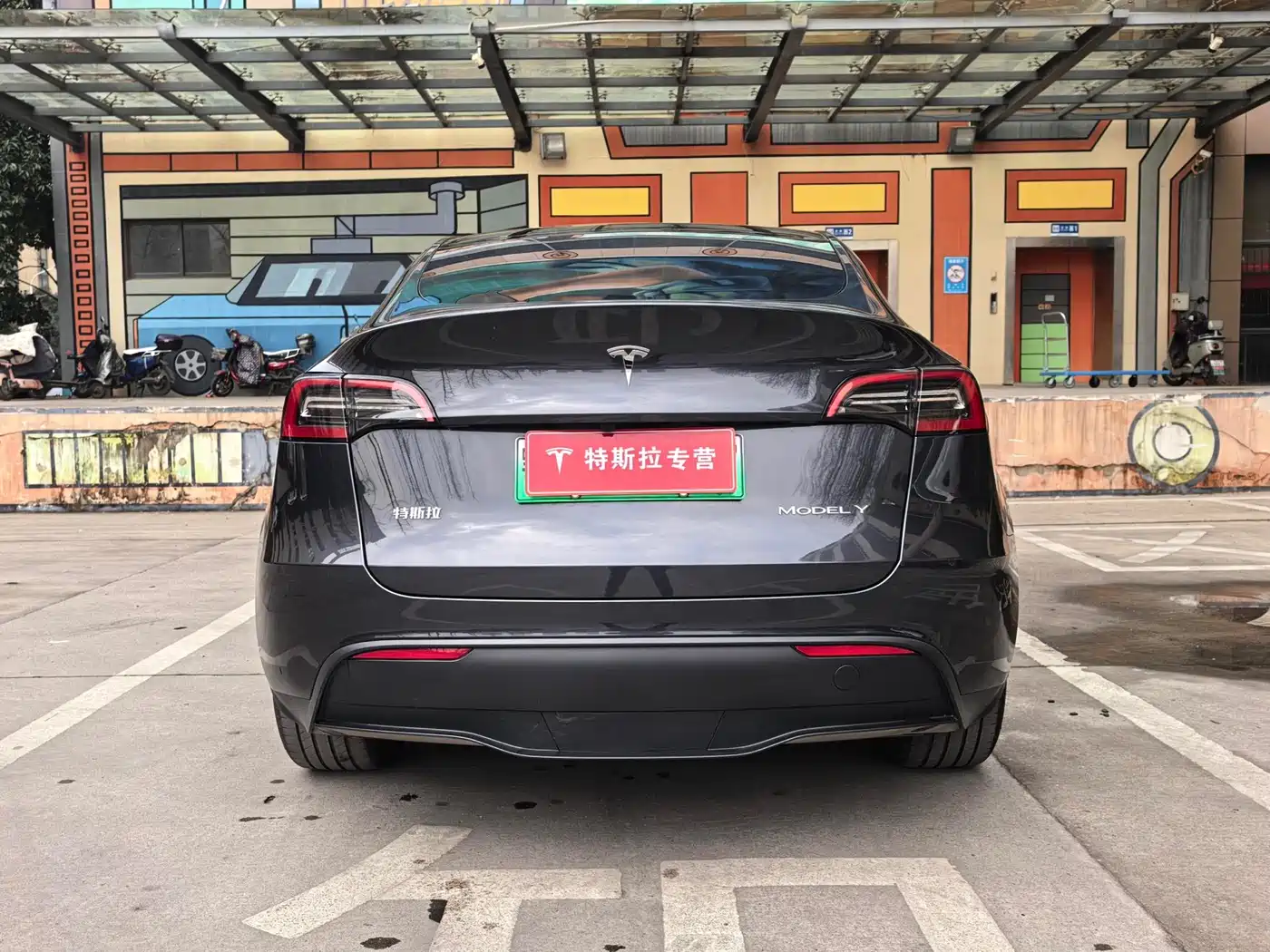 TESLA MODEL Y