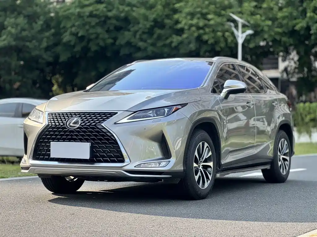 Фото 1 - Lexus RX
