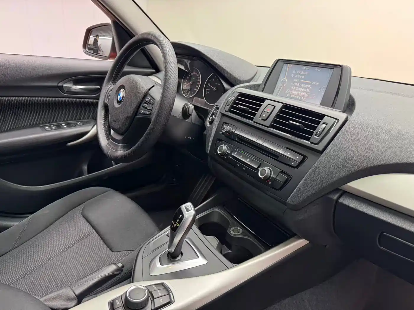 BMW 1 Series (Import) 2013 Facelift 116i Urban Model фото 10