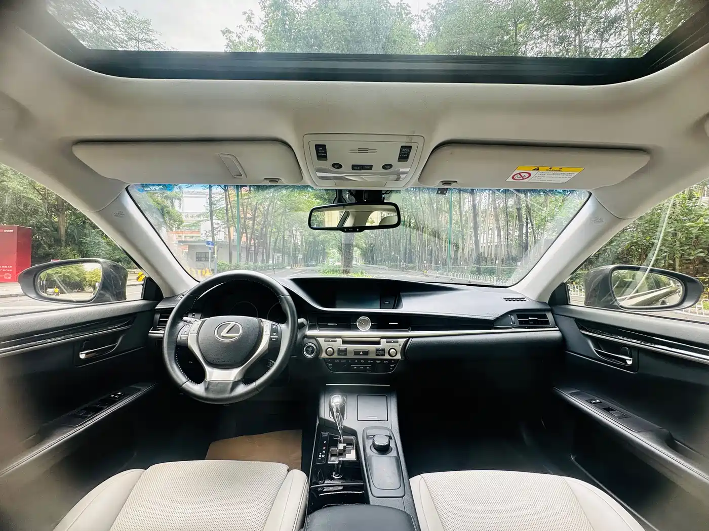 Lexus ES 2014 300h Elite Edition фото 27