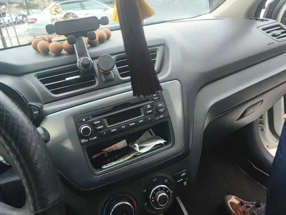 Kia K2 2012 2011 Sedan 1.4L MT TOP