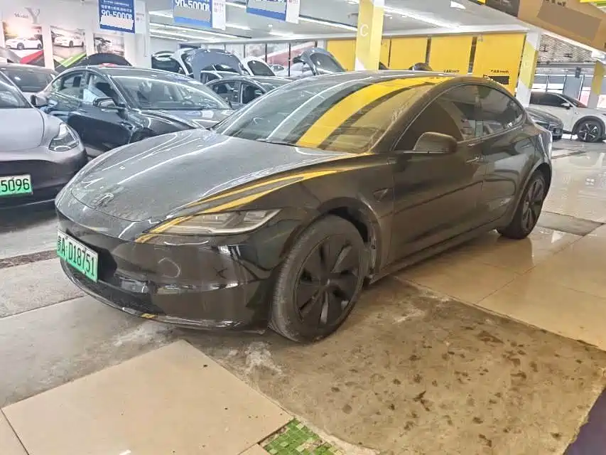 TESLA MODEL 3