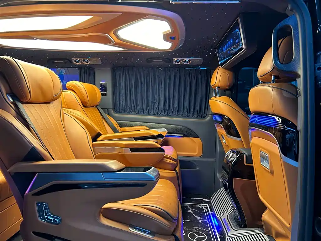 Mercedes-Benz Vito 2023 2.0T Elite 7-Seater фото 13