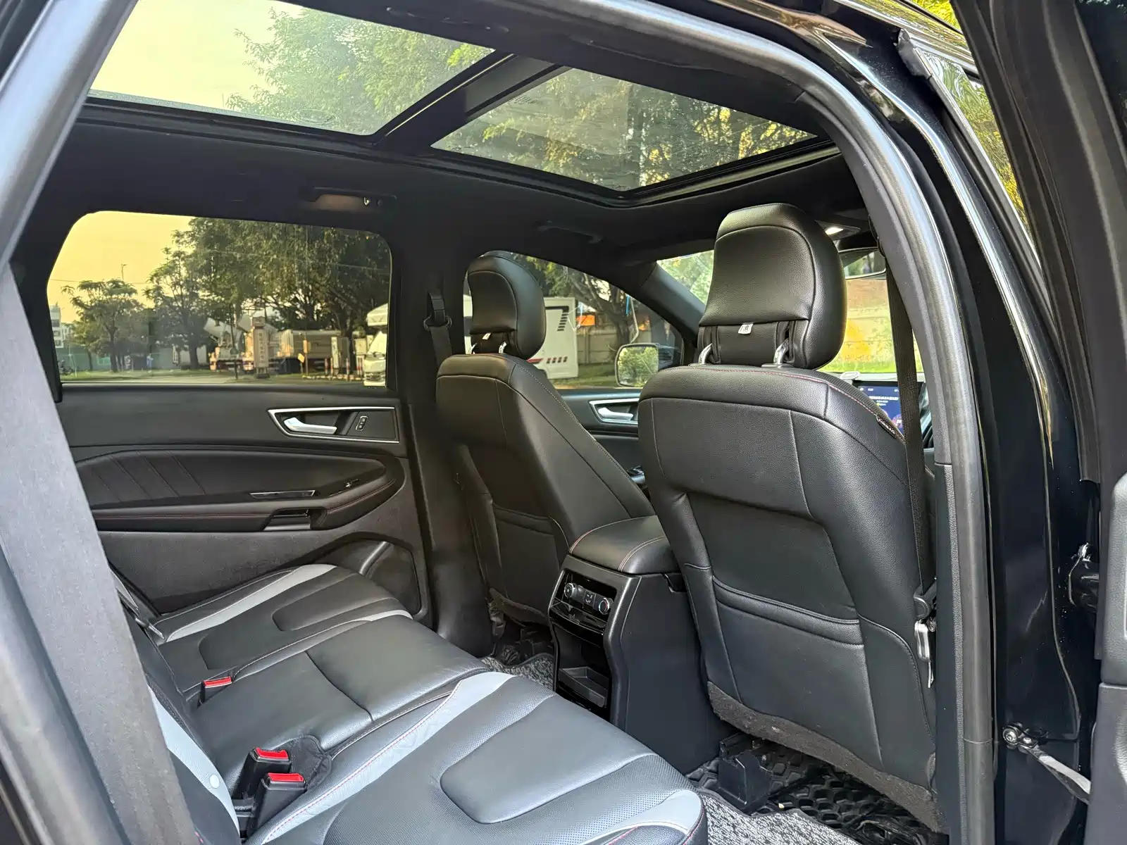 Фото 12 - Ford Edge