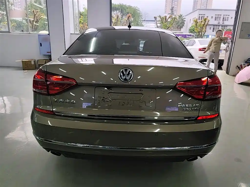 Volkswagen Passat 2016 330TSI DSG Honor Edition фото 6