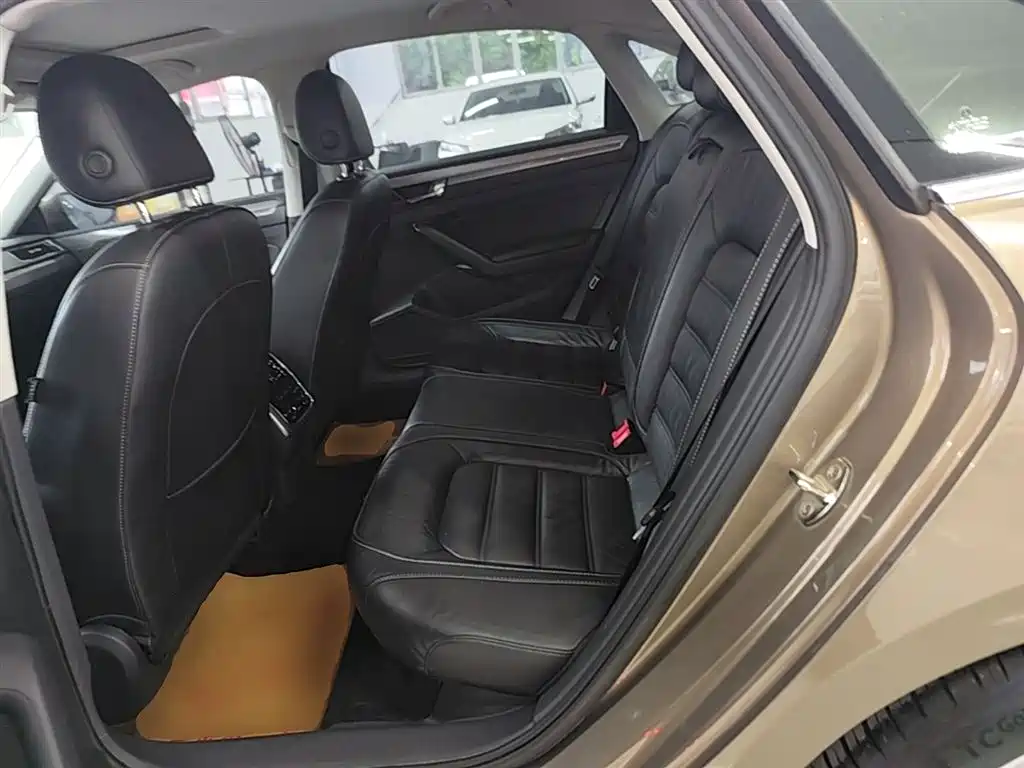 Volkswagen Passat 2016 330TSI DSG Honor Edition фото 17