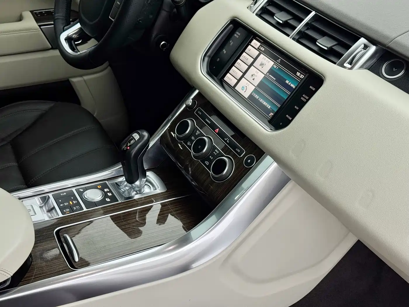 Land Rover Range Rover Sport 2014 3.0 SC V6 HSE фото 13