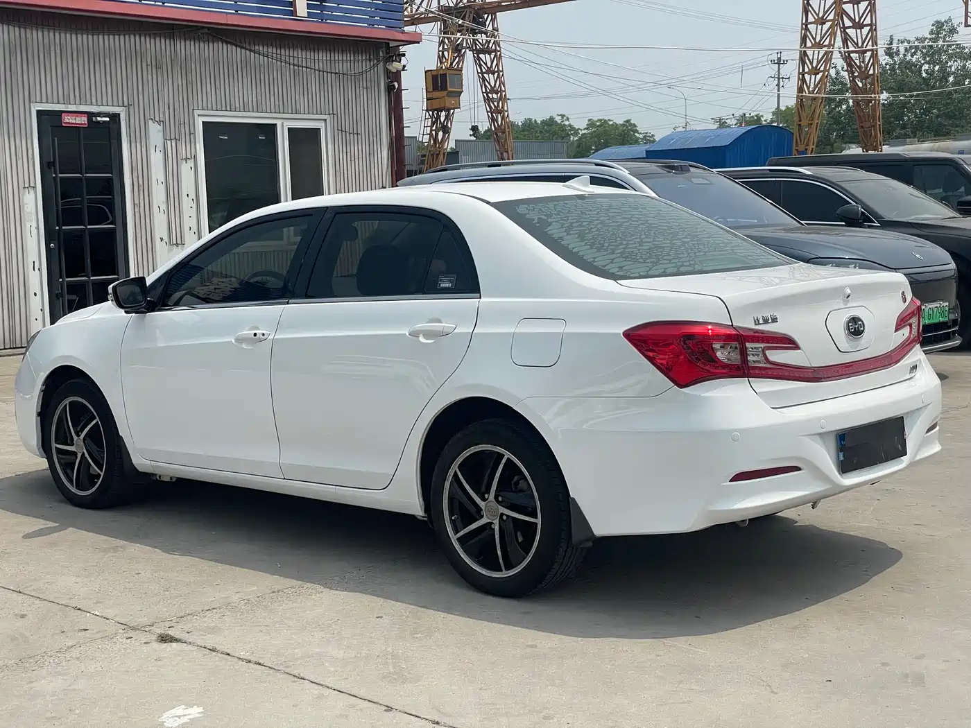 BYD Qin New Energy 2014 1.5T Cool Black Knight Flagship фото 6