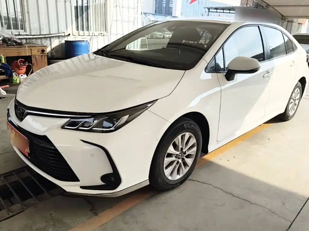 Фото 2 - Toyota Corolla