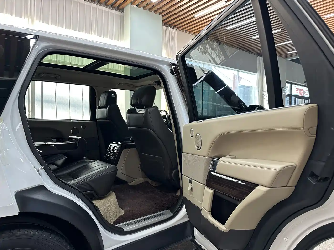 Land Rover Range Rover 2017 3.0 SC V6 Vogue LWB (Long Wheelbase) фото 13