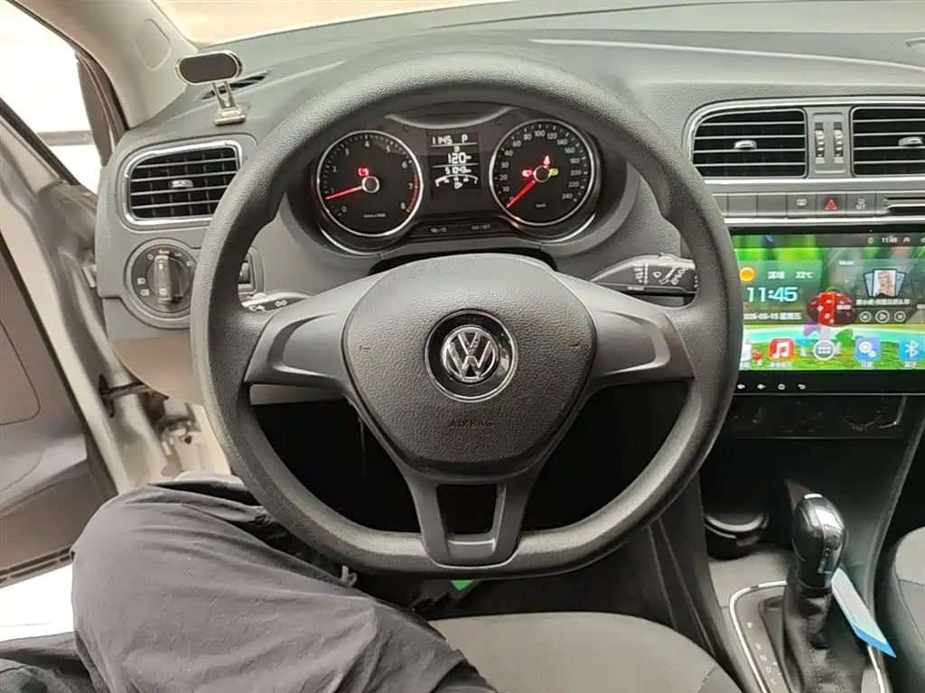 Volkswagen Polo 2014 1.4L Automatic Comfort Edition фото 11