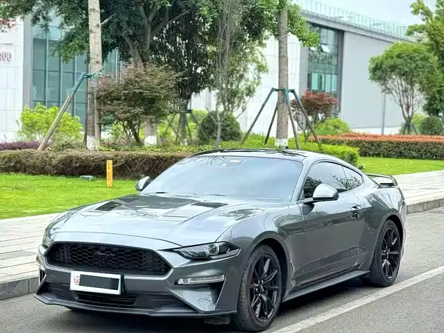 FORD MUSTANG