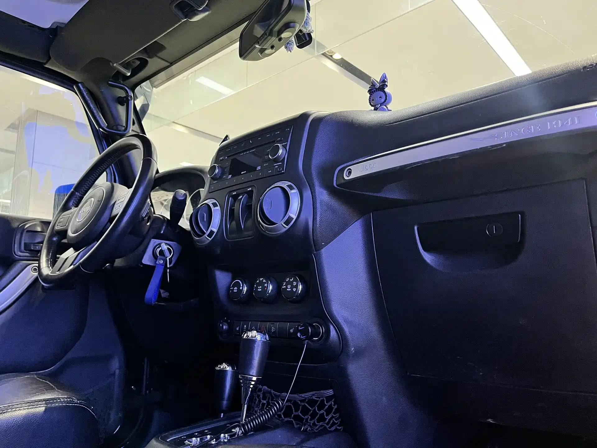 Photo 8 - Jeep Wrangler