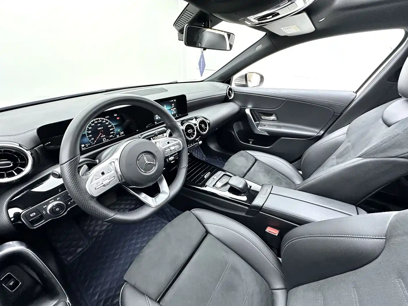 Mercedes-Benz A-Class 2019 A 180 L Sport Sedan фото 7