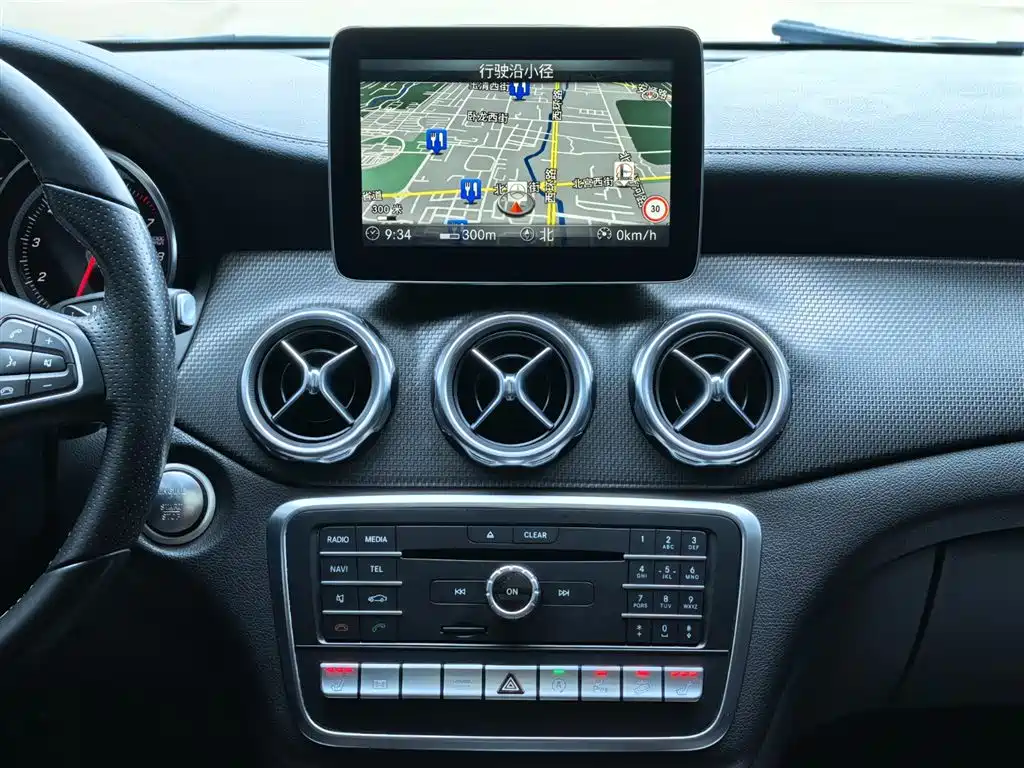Mercedes-Benz GLA 2017 GLA 220 4MATIC Fashion фото 10