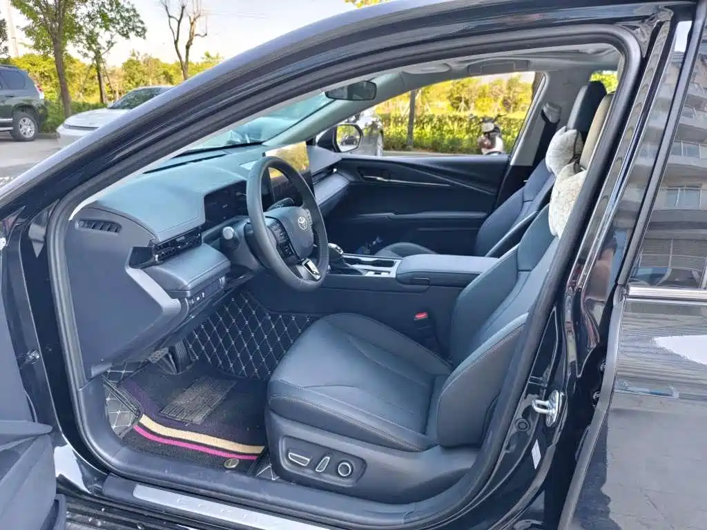 Фото 6 - Toyota Camry