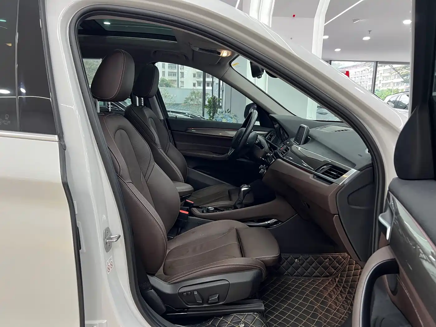 BMW X1 2018 sDrive18Li Premium Model фото 11