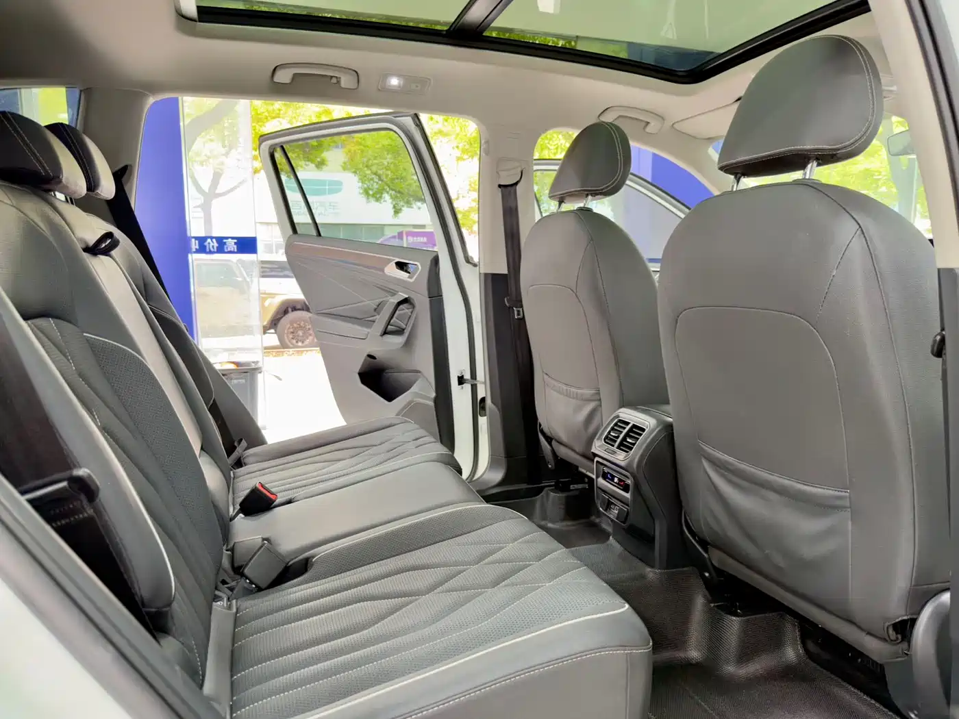 Volkswagen Tiguan L 2022 330TSI Auto 2WD R-Line Premium Edition фото 14