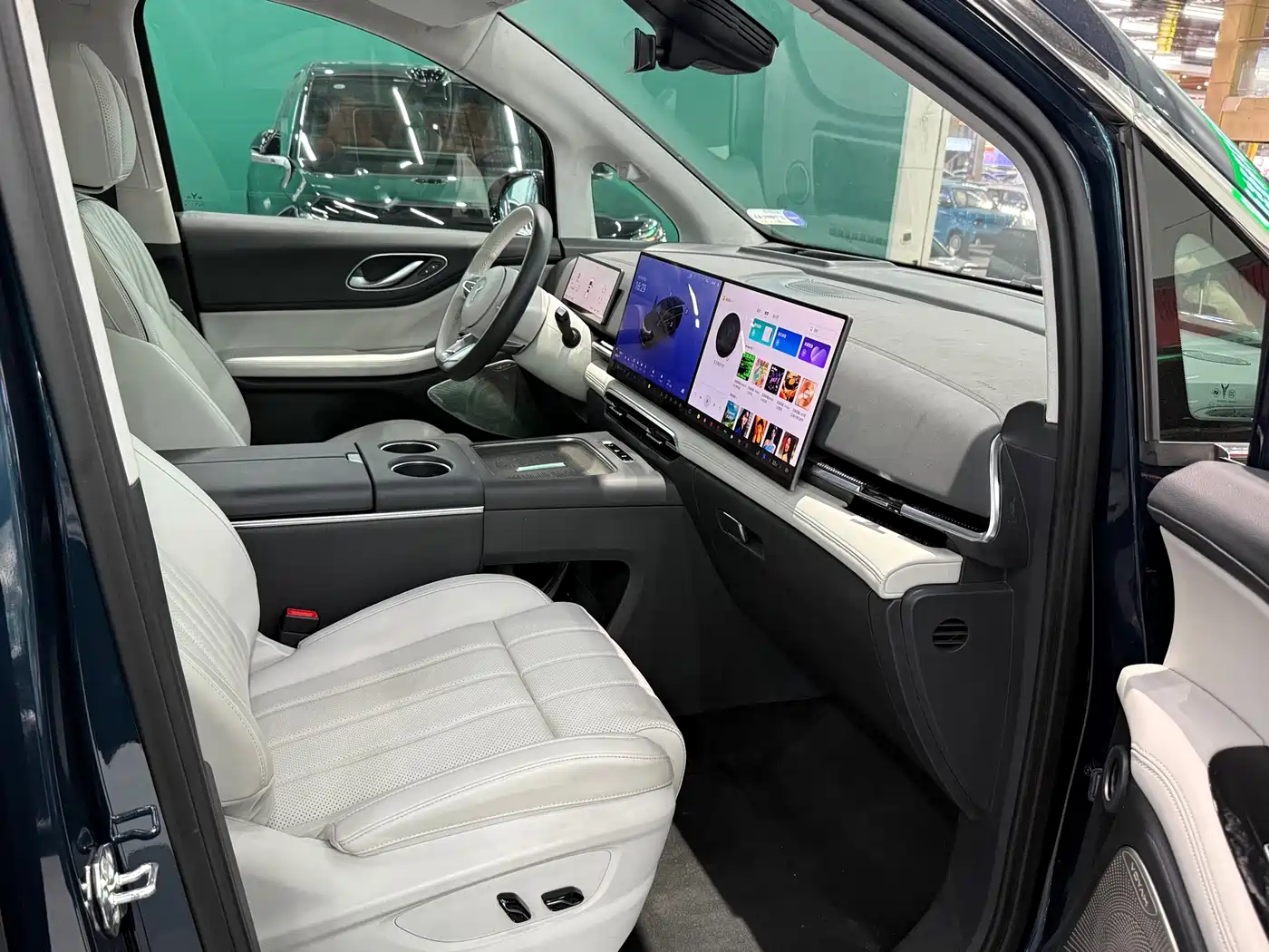 Voyah Auto Voyah Dreamer 2025 PHEV AWD Flagship Kunpeng Edition фото 17