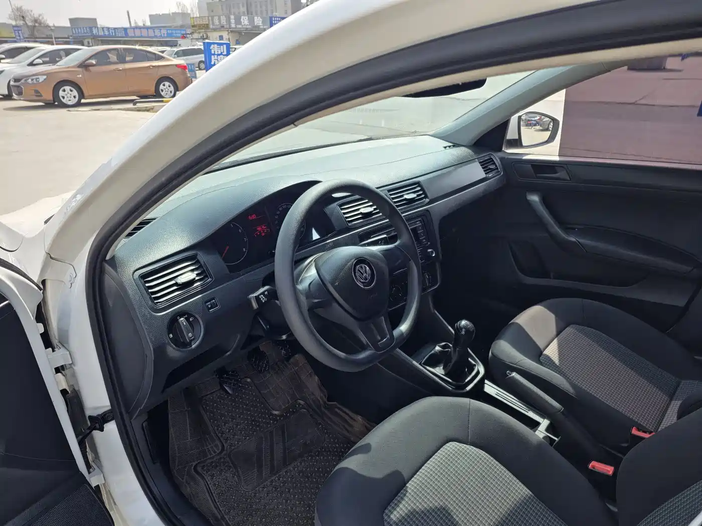Volkswagen Santana 2016 1.4L Manual Trend Edition фото 9