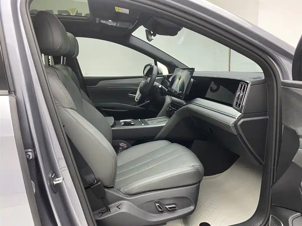 BYD Song L DM-i 2026 DM-i Smart Edition 130KM Superior фото 18
